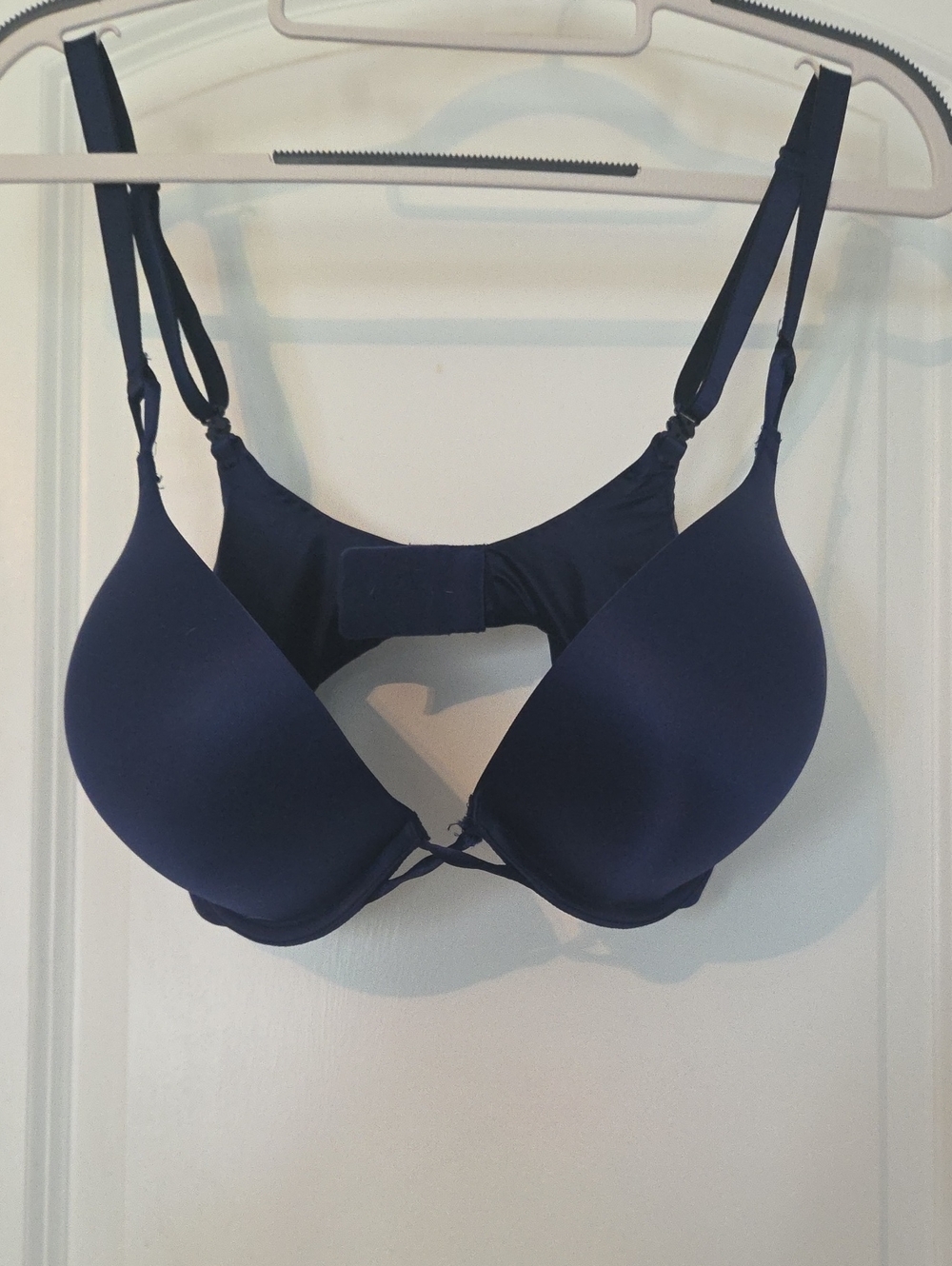 Victoria's Secret Bombshell PLUNGE Navy Push-Up Bra with Smooth Molded Cups 36DD